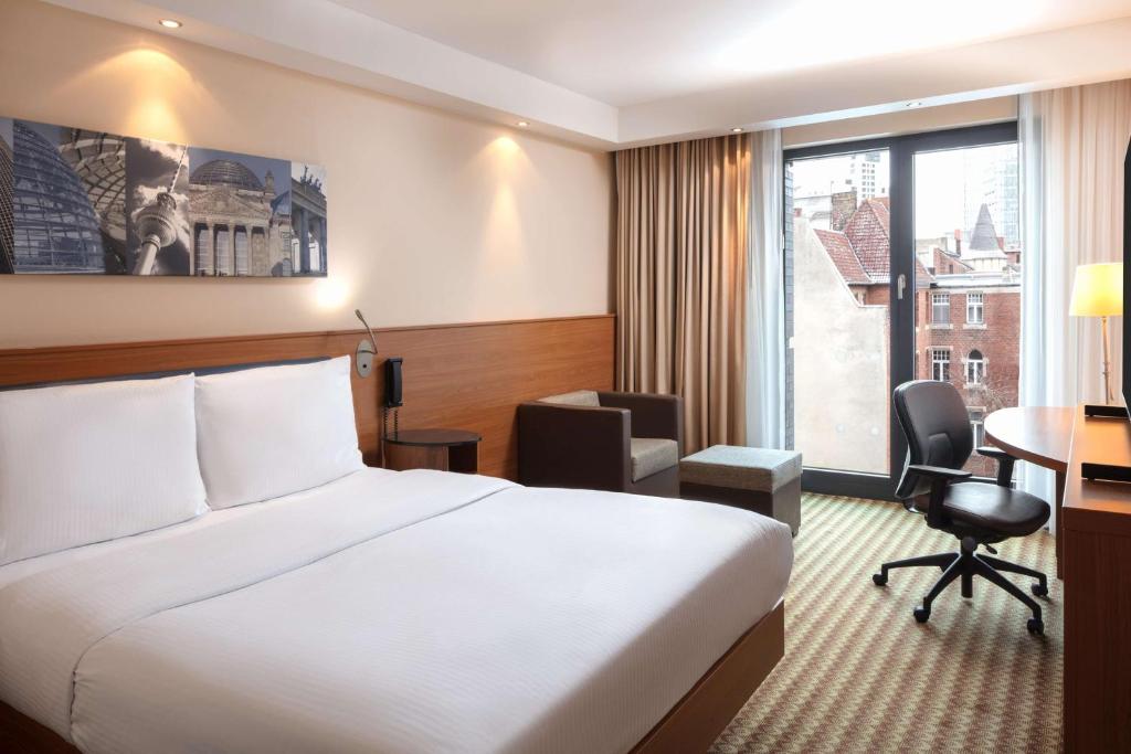 Hampton by Hilton Berlin City West - Resim 14