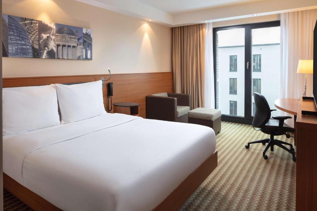 Hampton by Hilton Berlin City West - Resim 19