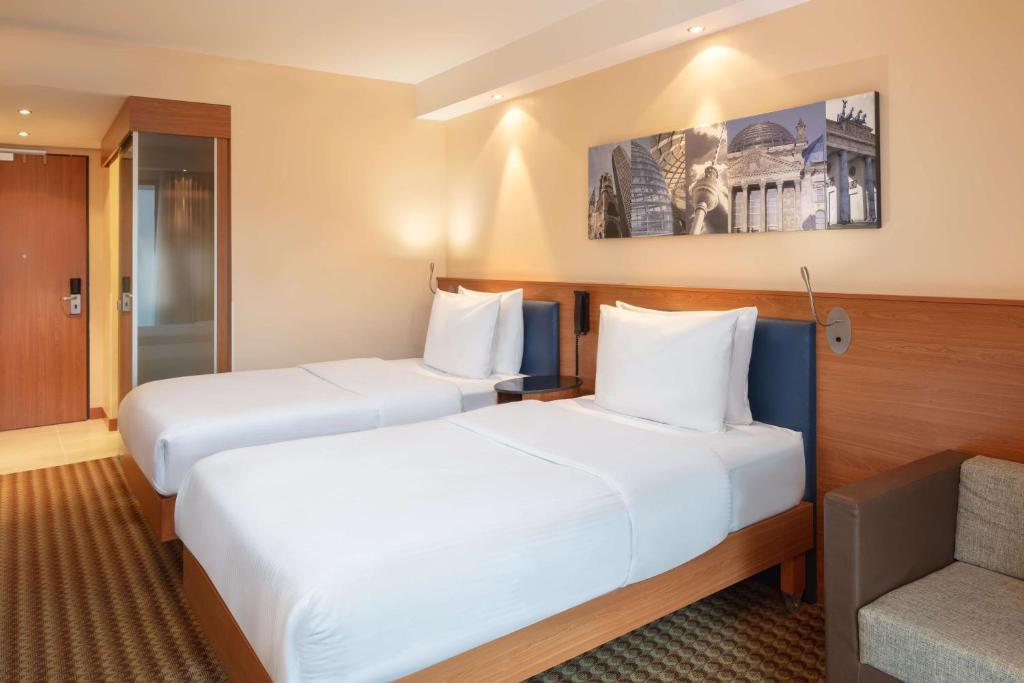 Hampton by Hilton Berlin City West - Resim 22