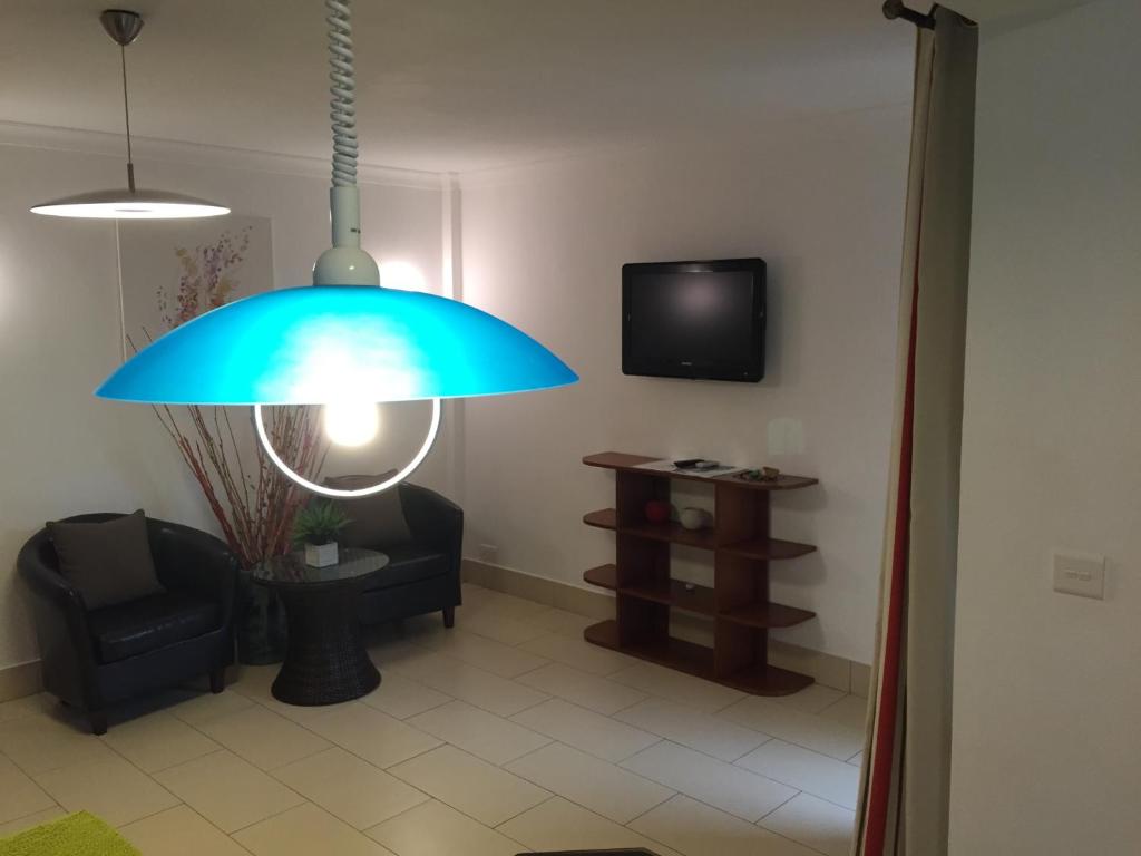 TV a/nebo společenská místnost v ubytování La Pointe Villas