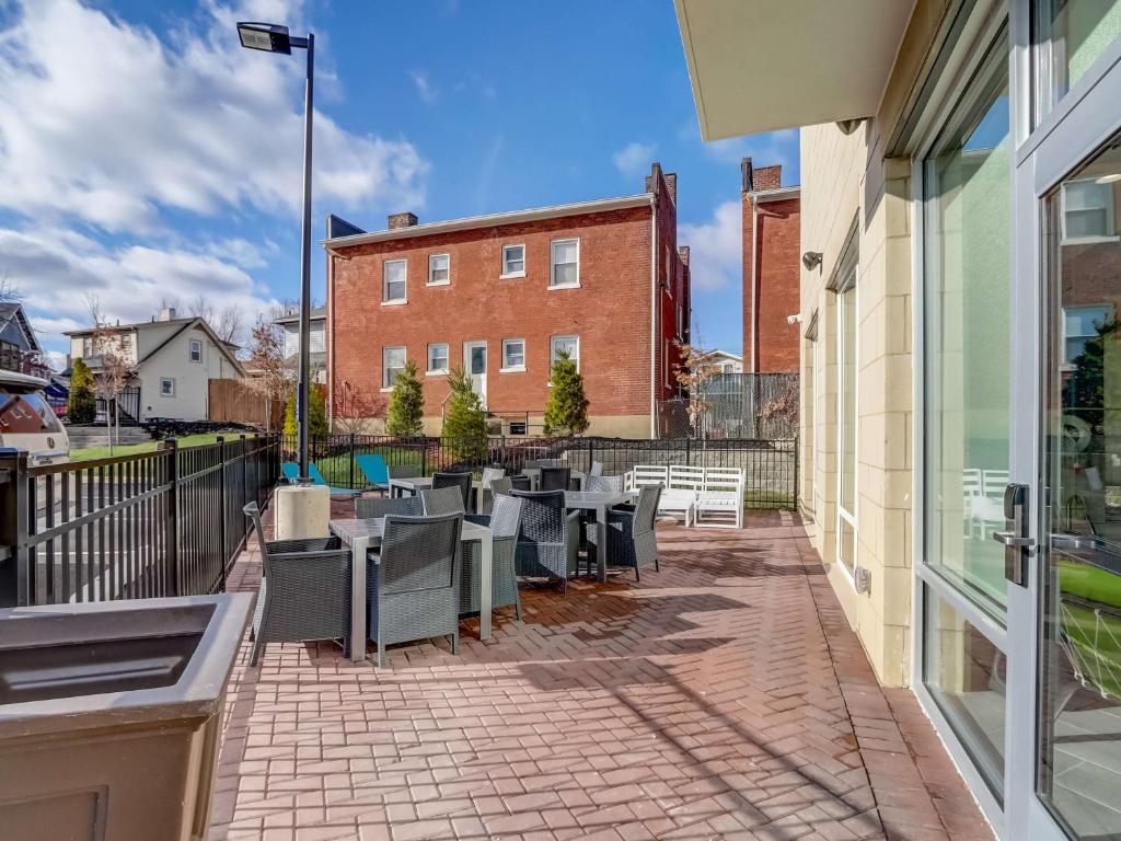 Hampton Inn & Suites Cincinnati Midtown Rookwood photo