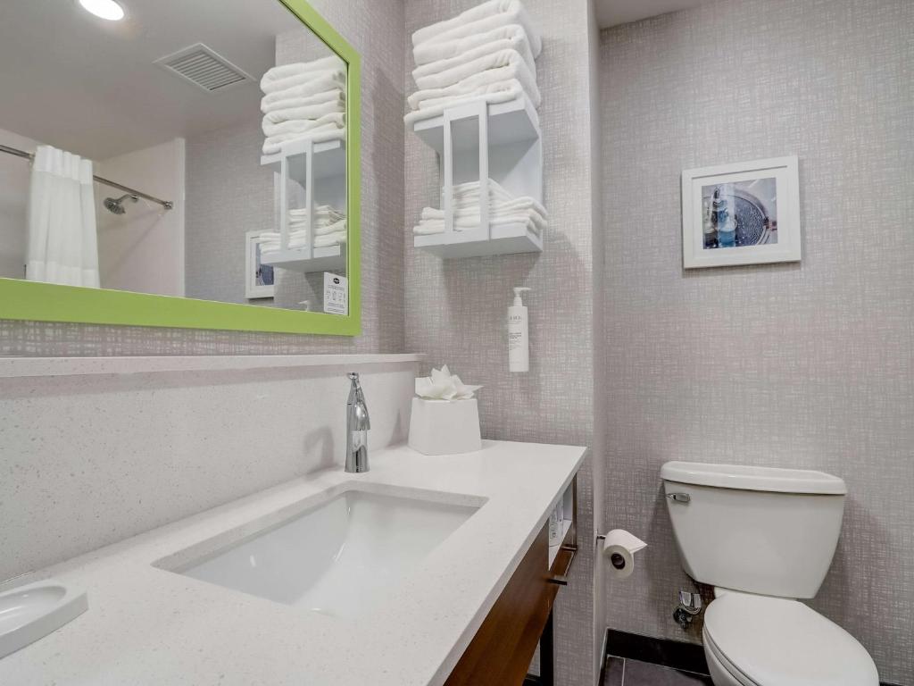 Hampton Inn & Suites Cincinnati Midtown Rookwood photo
