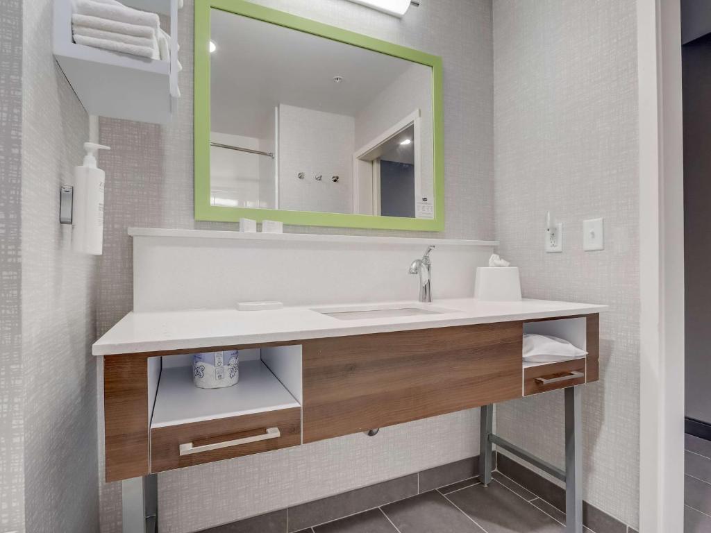 Hampton Inn & Suites Cincinnati Midtown Rookwood photo