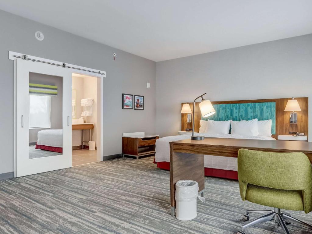 Hampton Inn & Suites Cincinnati Midtown Rookwood photo