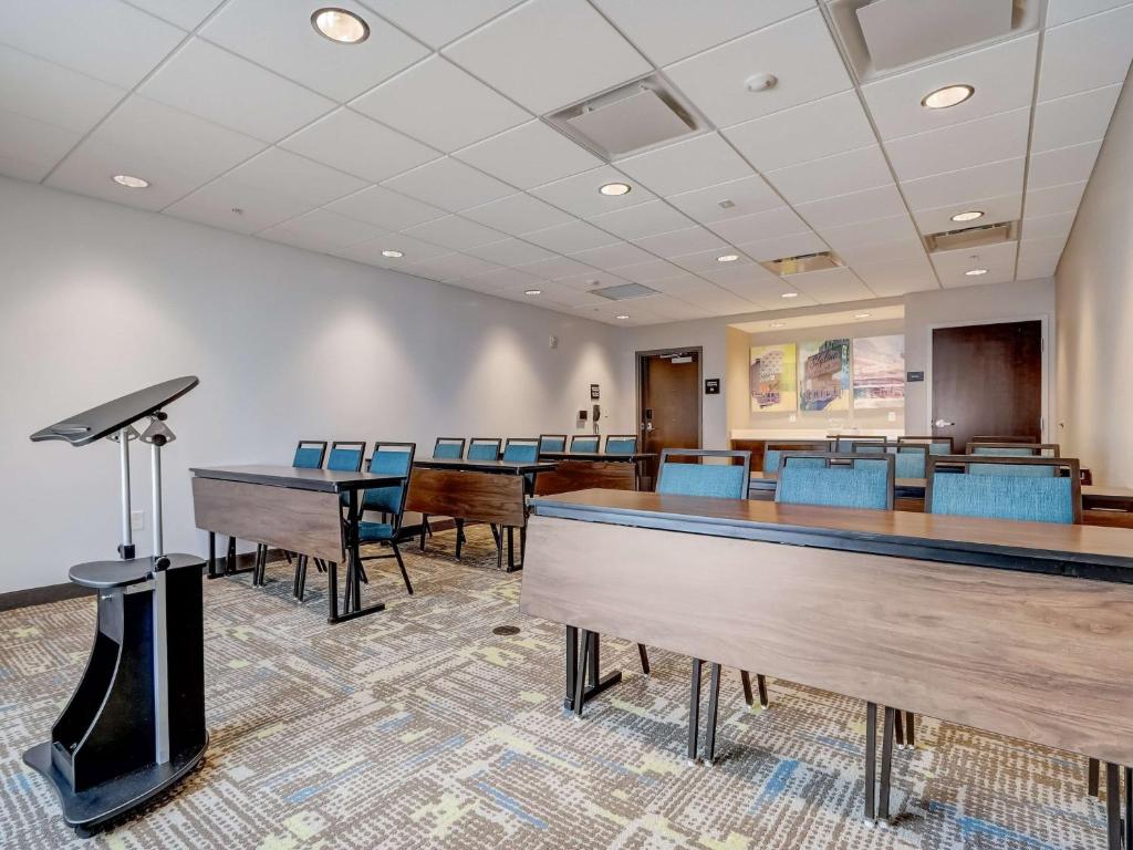 Hampton Inn & Suites Cincinnati Midtown Rookwood photo