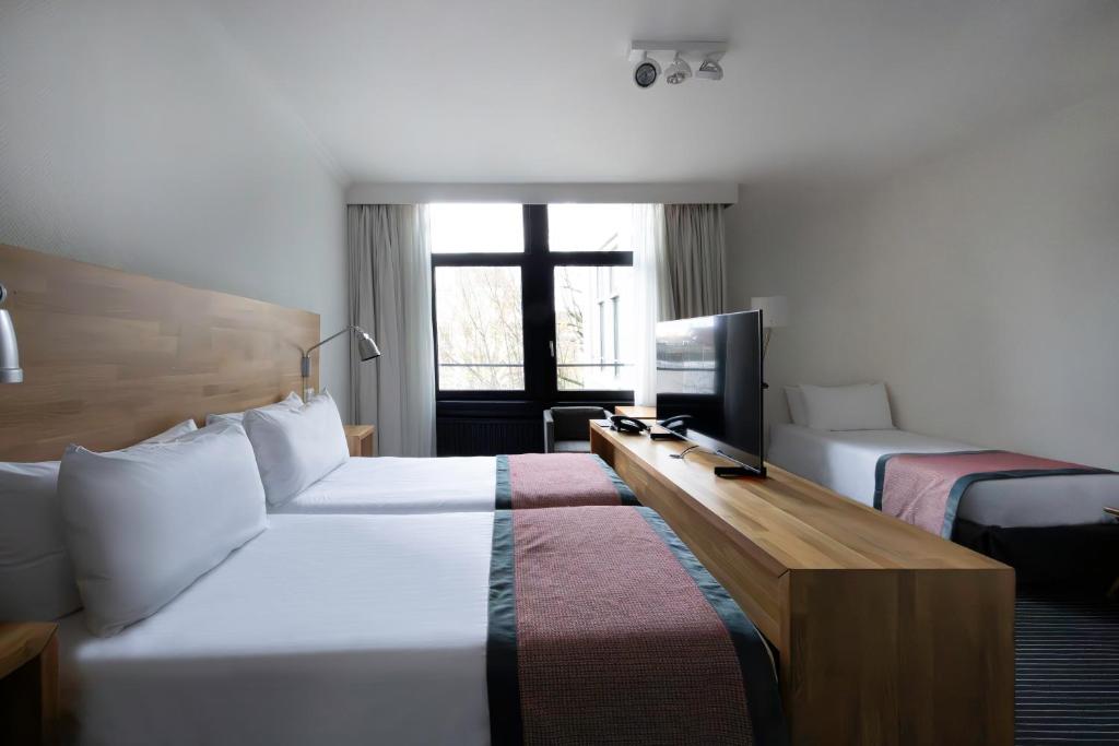 
Triple Room (2 Adults + 1 Child)
