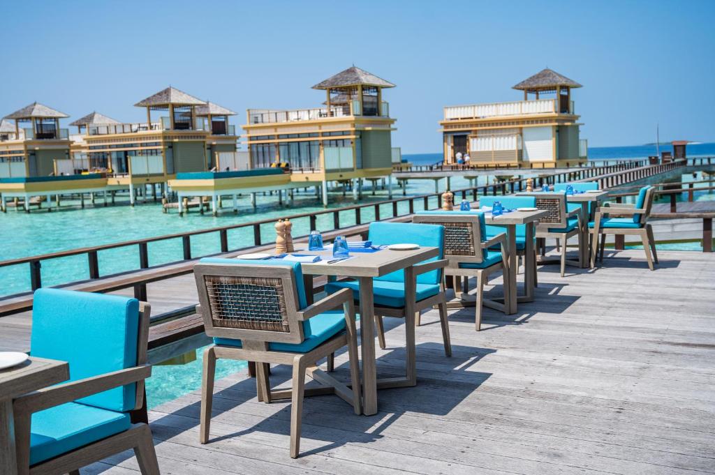 Bazén v ubytování Angsana Velavaru - Enjoy 50 percent off seaplane and 2 times free excursions for 2 pax, Book Stay period from18 June to 30 Sep 2025 nebo v jeho okolí