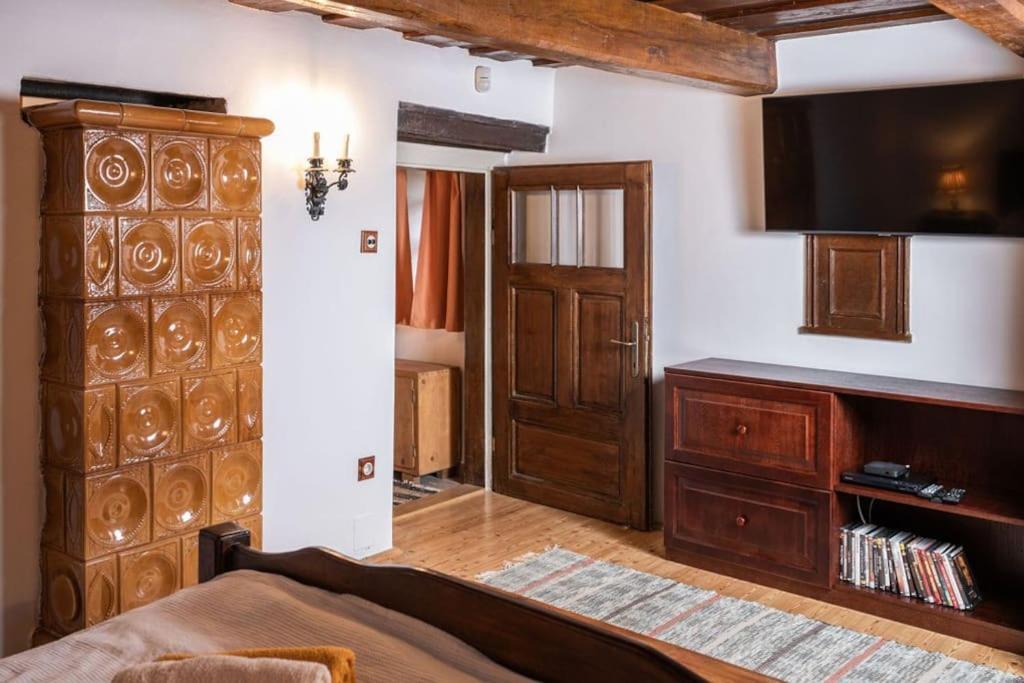 TV a/nebo společenská místnost v ubytování Balaton Cottage - Your Hide Away