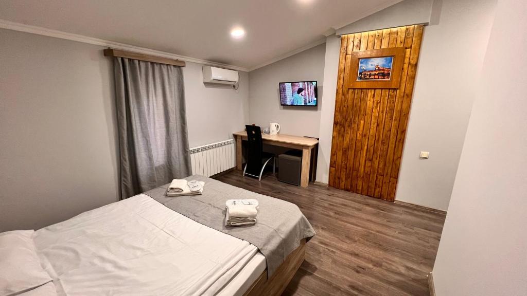 Postel nebo postele na pokoji v ubytování Elross Hotel