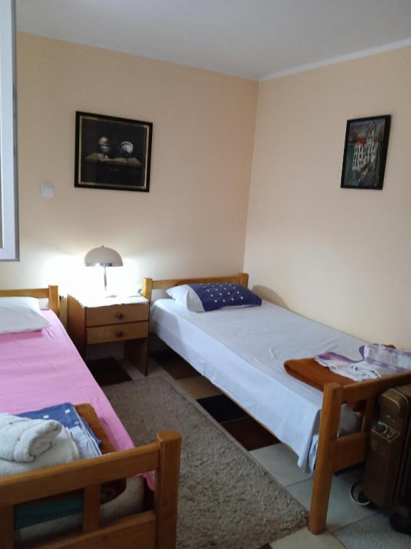Postel nebo postele na pokoji v ubytování Guest House Keserovic