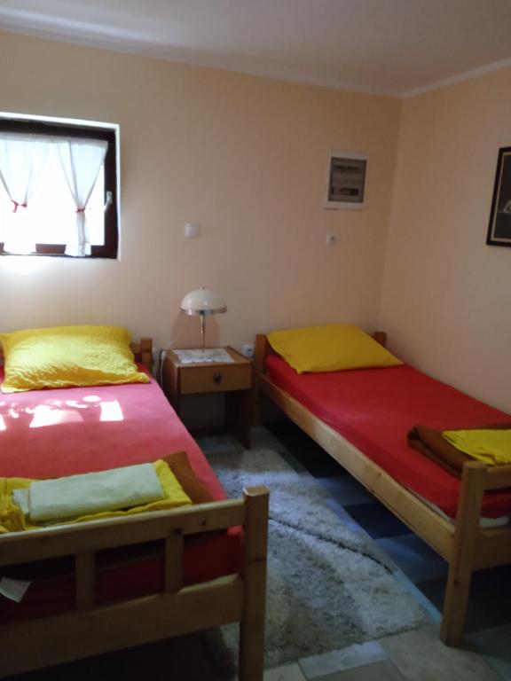 Postel nebo postele na pokoji v ubytování Guest House Keserovic