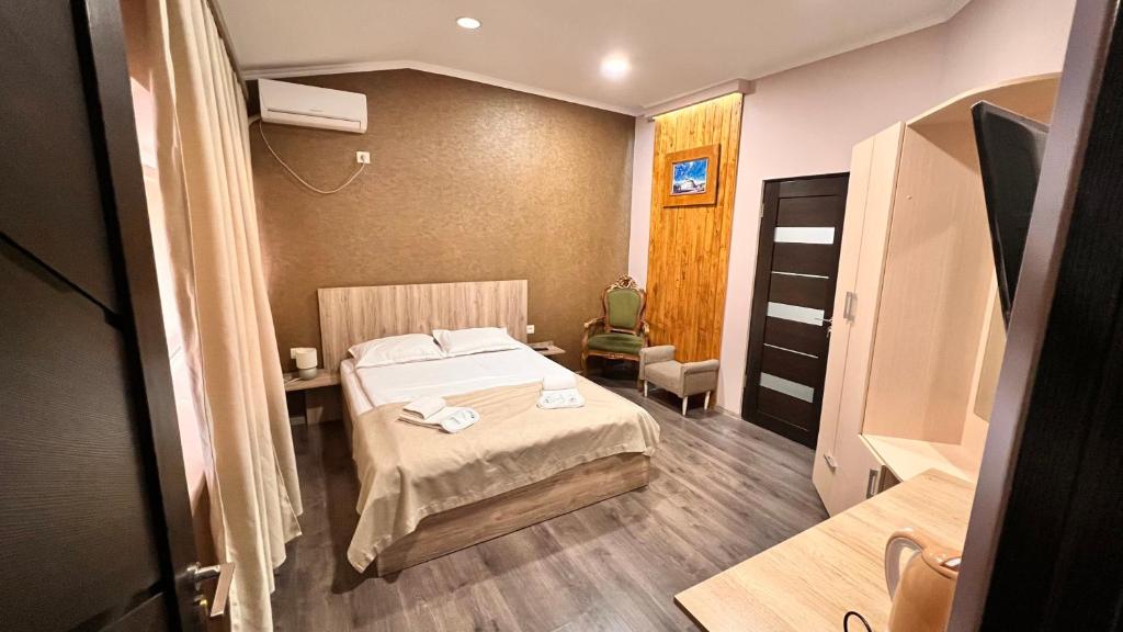 Postel nebo postele na pokoji v ubytování Elross Hotel