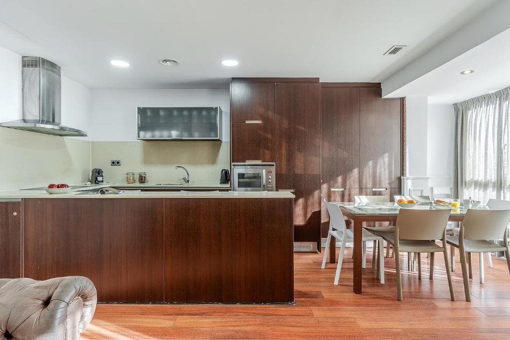 Kuchyň nebo kuchyňský kout v ubytování Enjoybcn Fira Apartment