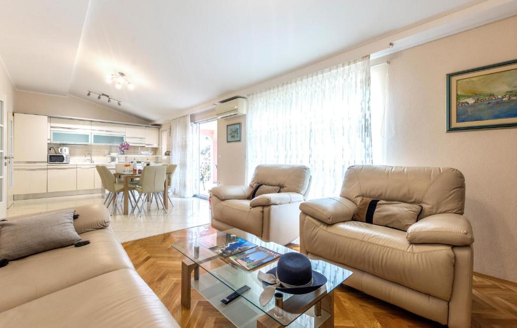 Kuchyňa alebo kuchynka v ubytovaní Apartment Raduniceva V