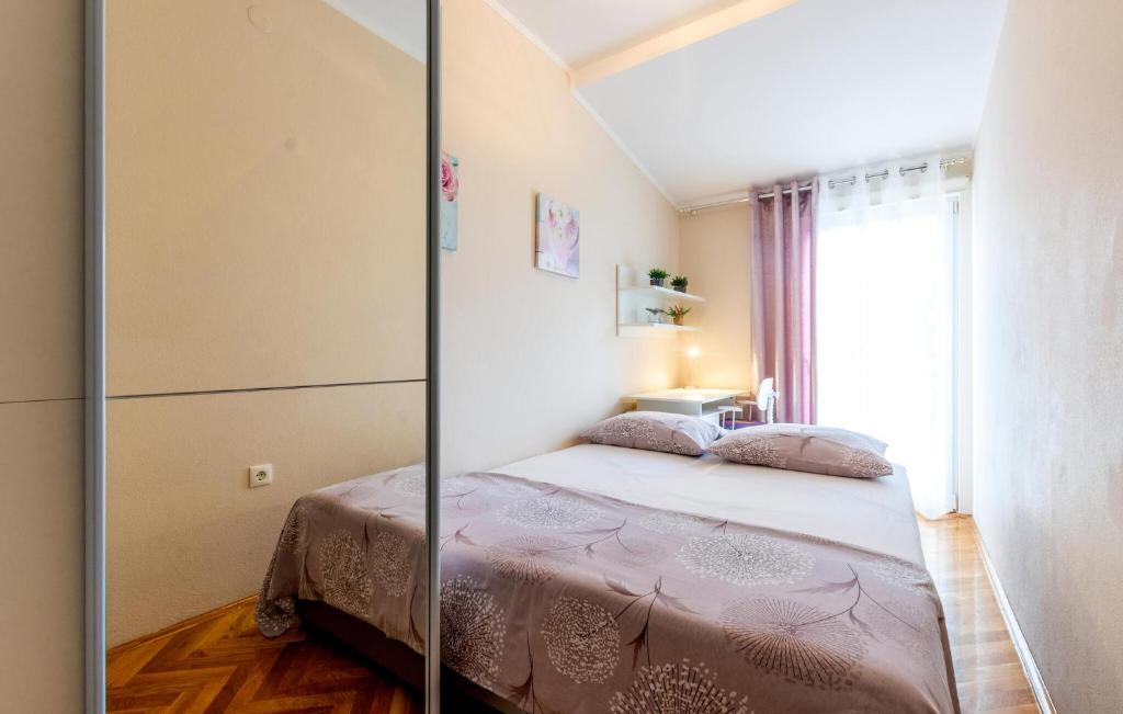 Posteľ alebo postele v izbe v ubytovaní Apartment Raduniceva V