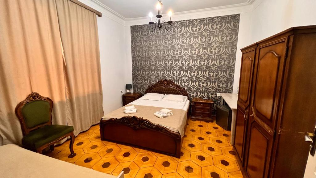 Postel nebo postele na pokoji v ubytování Elross Hotel
