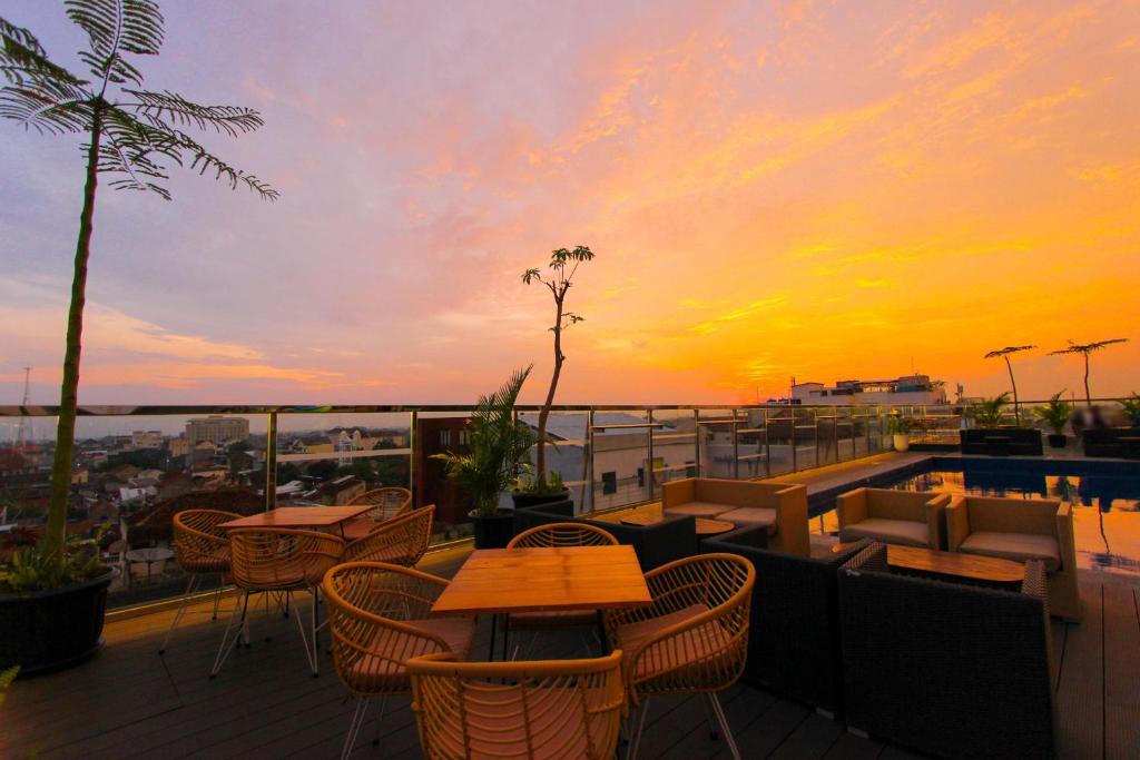 Alba o tramonto visti dall'interno dell'hotel o dai dintorni