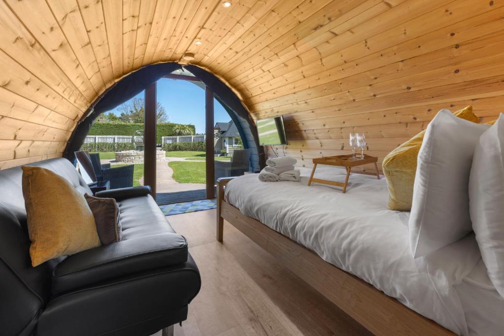Benone Getaways - Deluxe Room