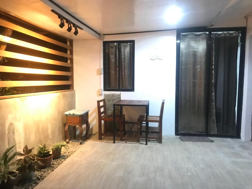 a room with a table and chairs in a room at Central Hub Homestay in Puerto Princesa City