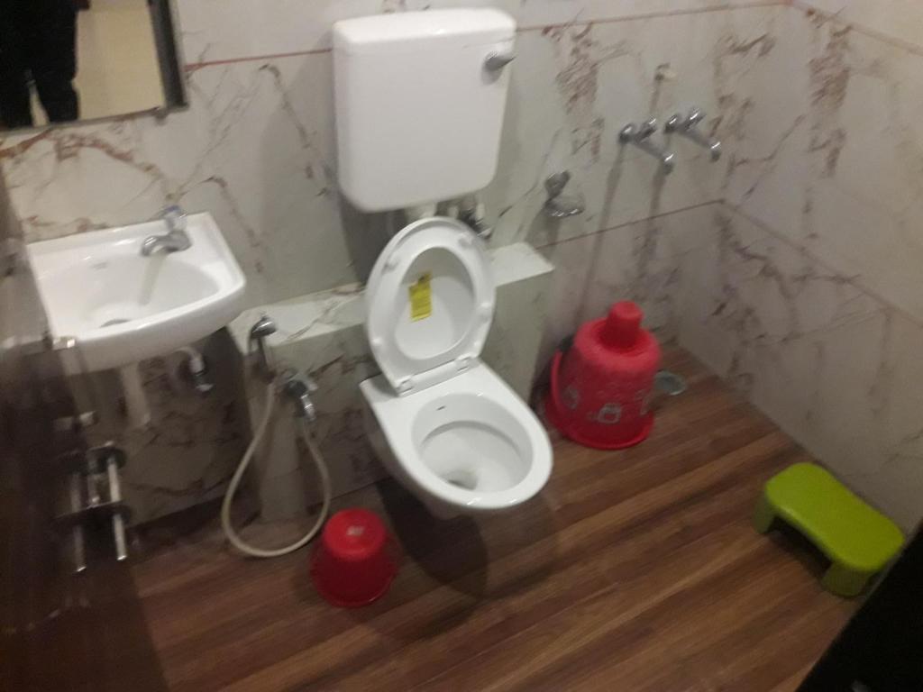 Koupelna v ubytování HOTEL SAI MEERA PALACE