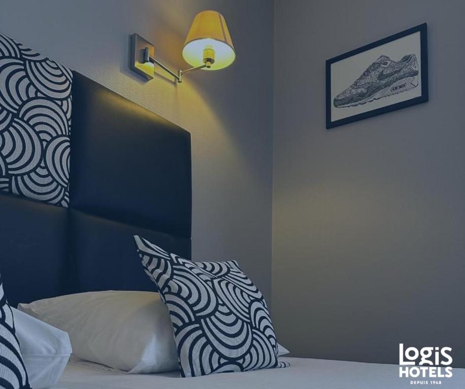 Postel nebo postele na pokoji v ubytování Hôtel Spa & Restaurant Ô Pervenches