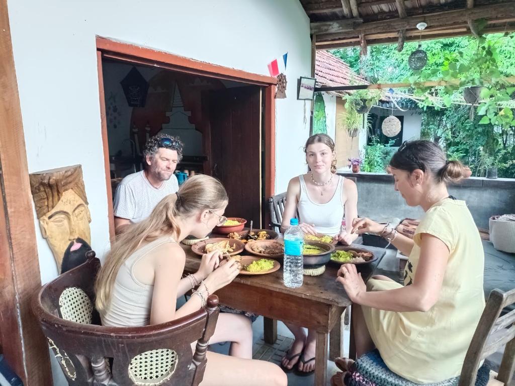 Hosté ubytování Mamisa Café, Home stay