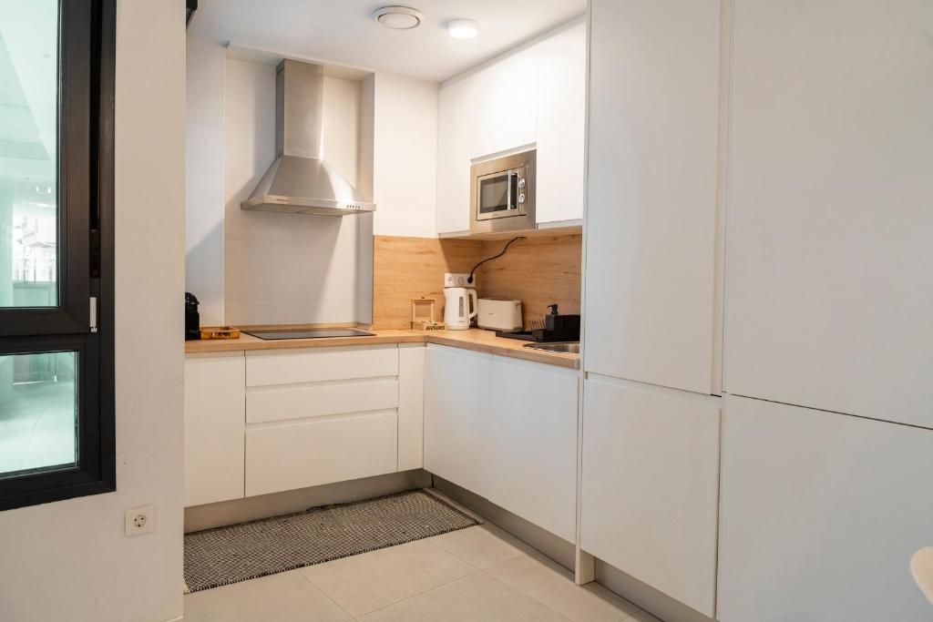 A kitchen or kitchenette at Apartment Andrea in Malaga Center