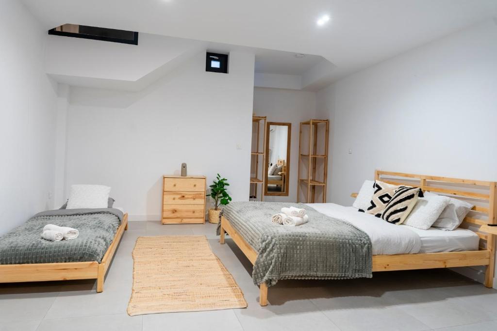 A bed or beds in a room at Apartment Andrea in Malaga Center