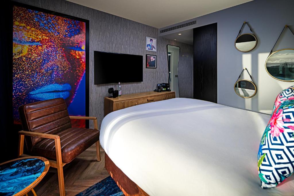 TV i/ili multimedijalni sistem u objektu NYX Hotel Dublin Portobello