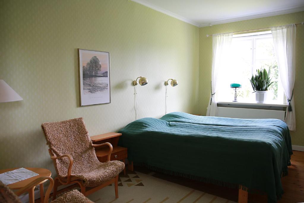 Postel nebo postele na pokoji v ubytování Olsbacka Gård
