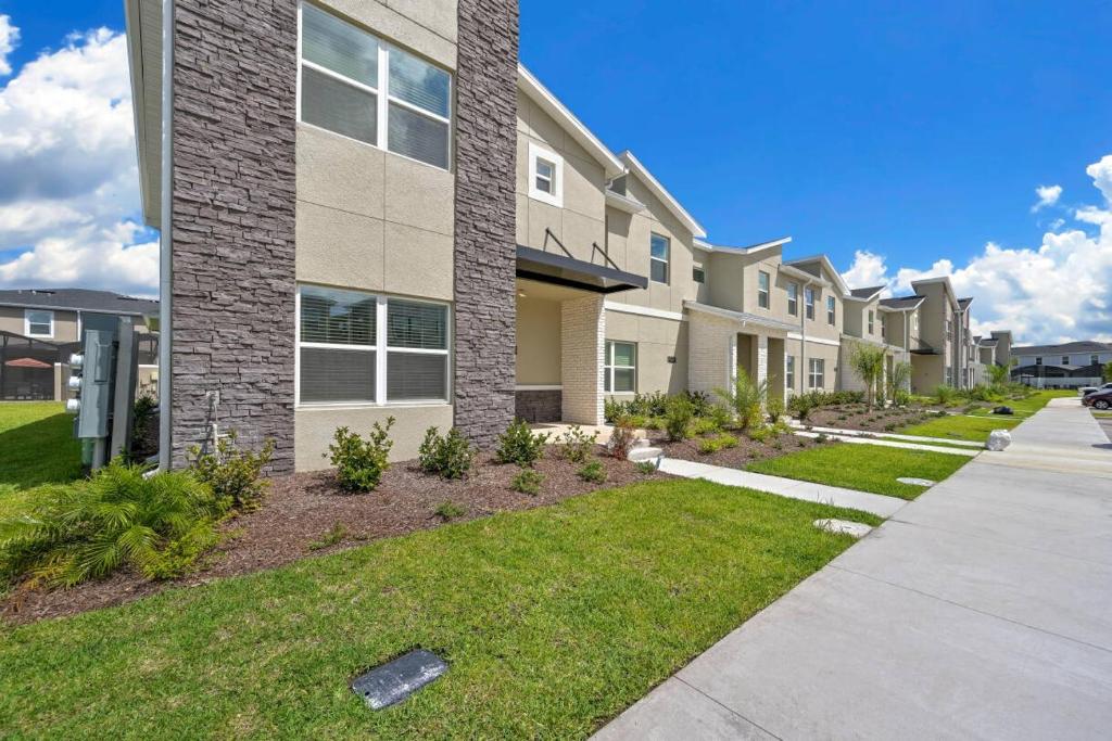 a row of apartment buildings with a sidewalk at TVPM-4263PD SL townhouse in Kissimmee