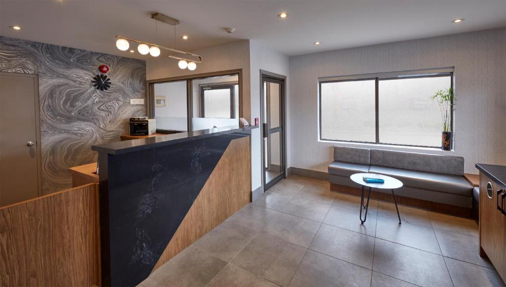 Posezení v ubytování Canadas Best Value Inn Toronto
