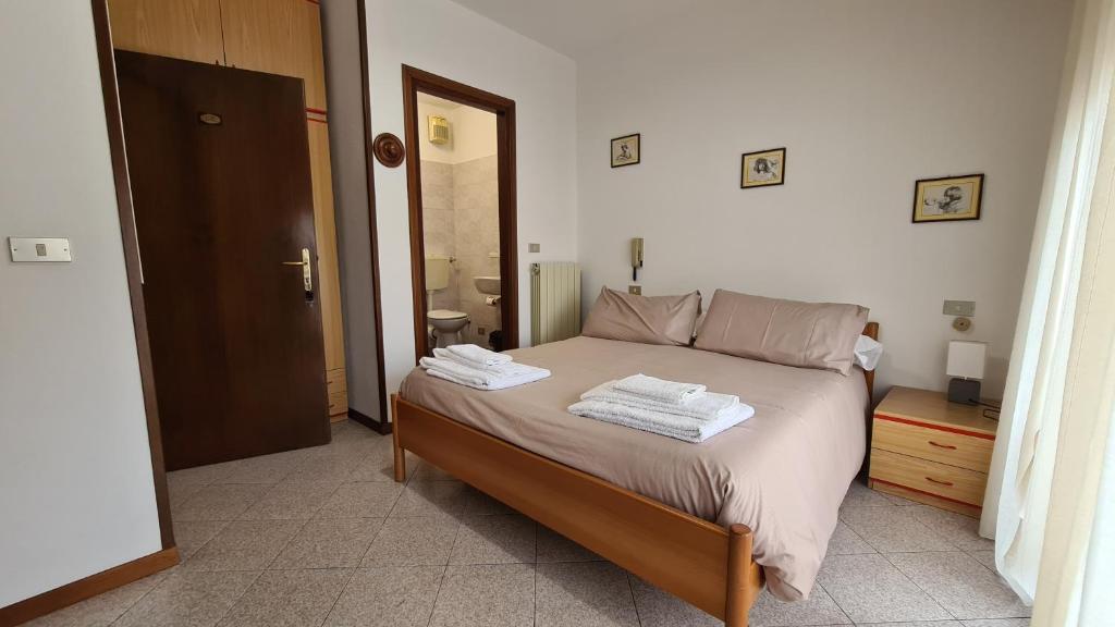 Postel nebo postele na pokoji v ubytování Albergo Meublé Aurora