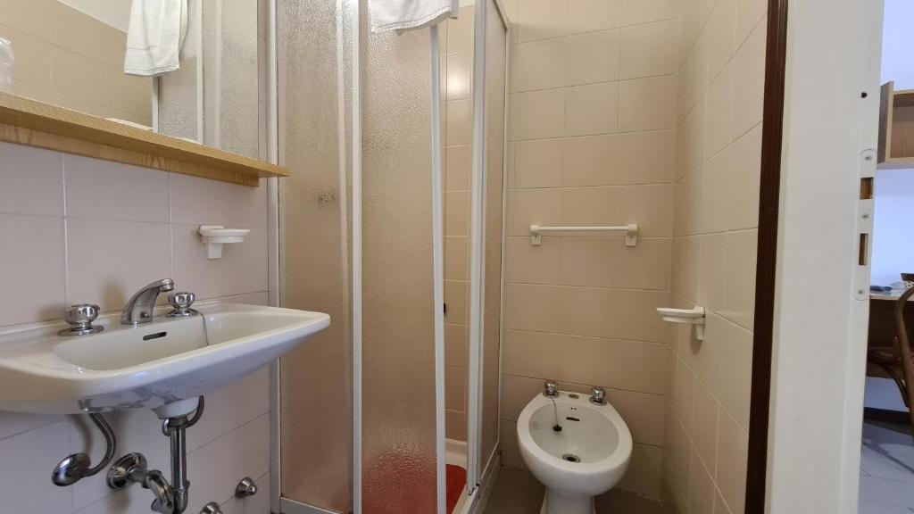 Koupelna v ubytování Albergo Meublé Aurora