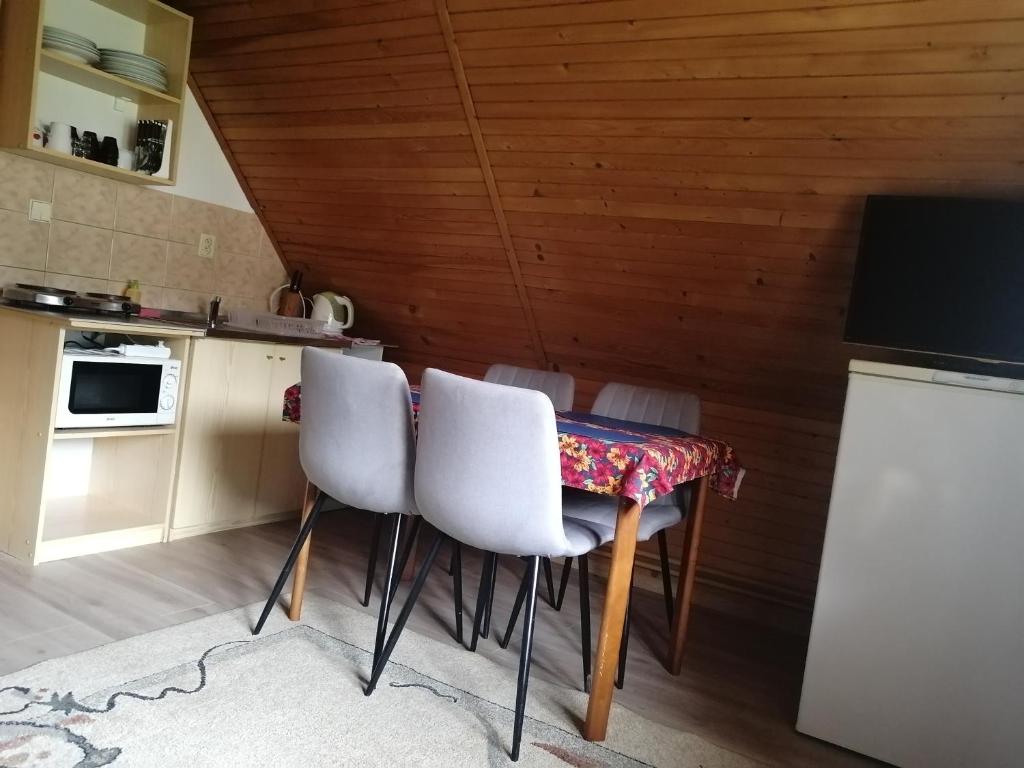 Kuchyň nebo kuchyňský kout v ubytování Domček u Vojta