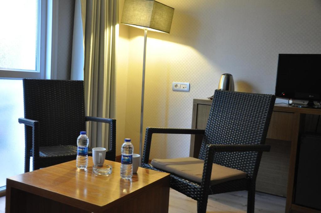 TV a/nebo společenská místnost v ubytování Island Hotel