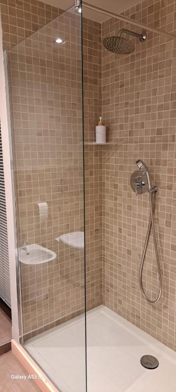 A bathroom at Loca