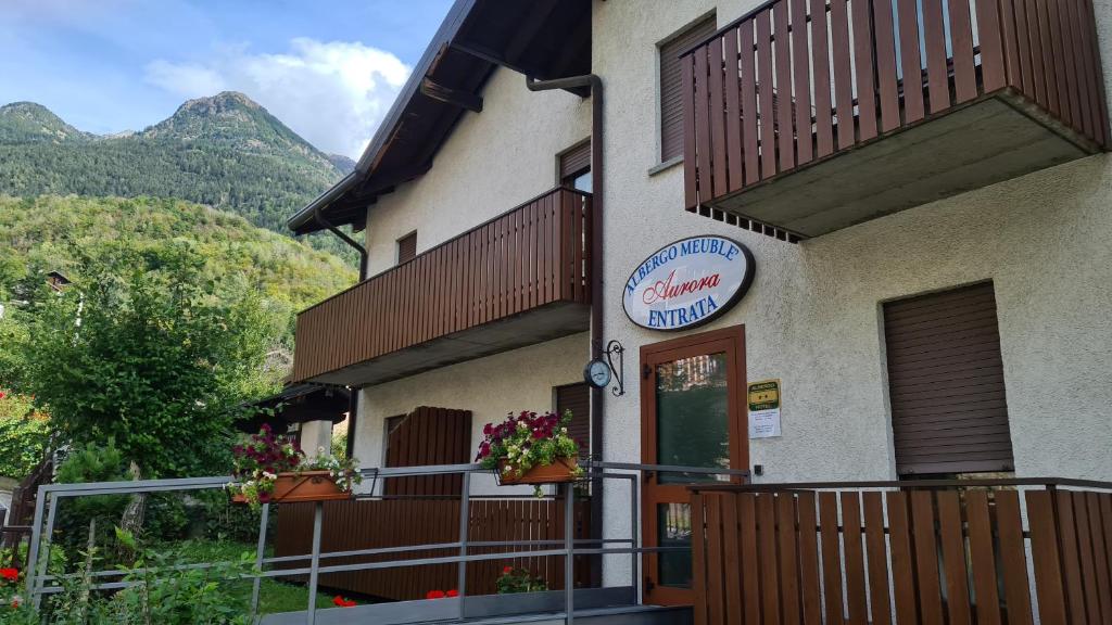 Nespecifikovaný výhled na hory nebo výhled na hory při pohledu z hotelu