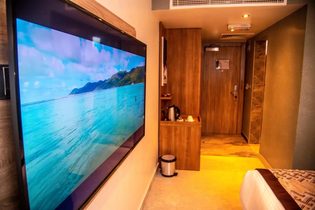 TV a/nebo společenská místnost v ubytování Golden Tulip Lekki
