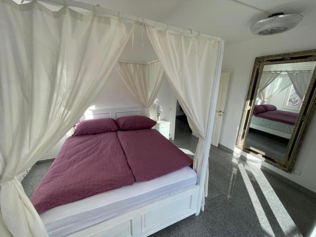 Giường trong phòng chung tại Villa Romantik am Lago Maggiore