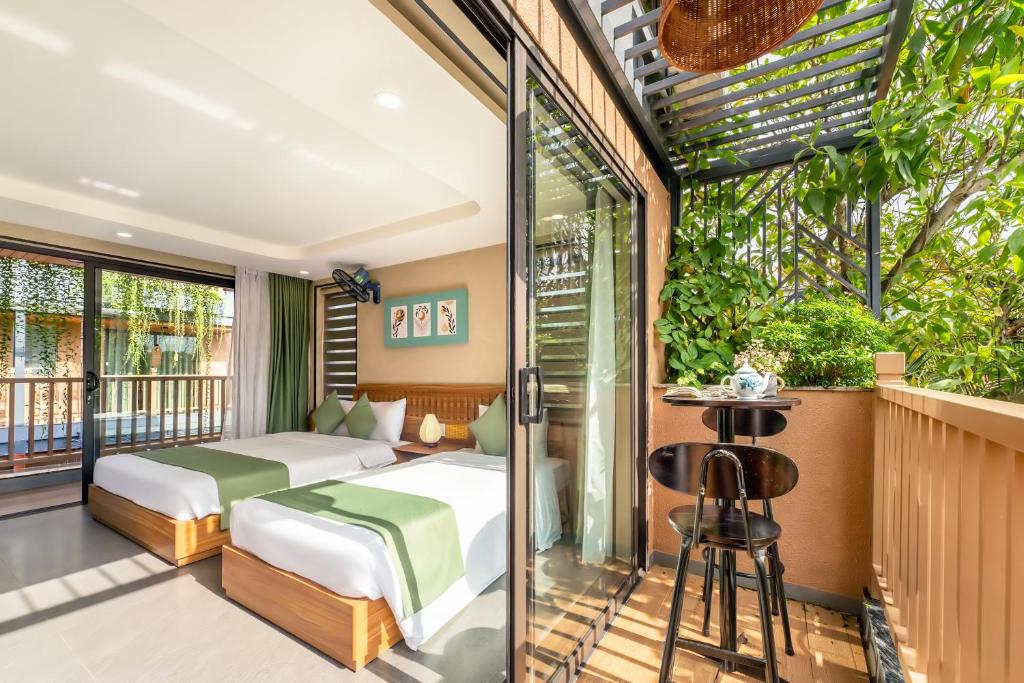 Postel nebo postele na pokoji v ubytování The Linh Seaside Villa Hoi An