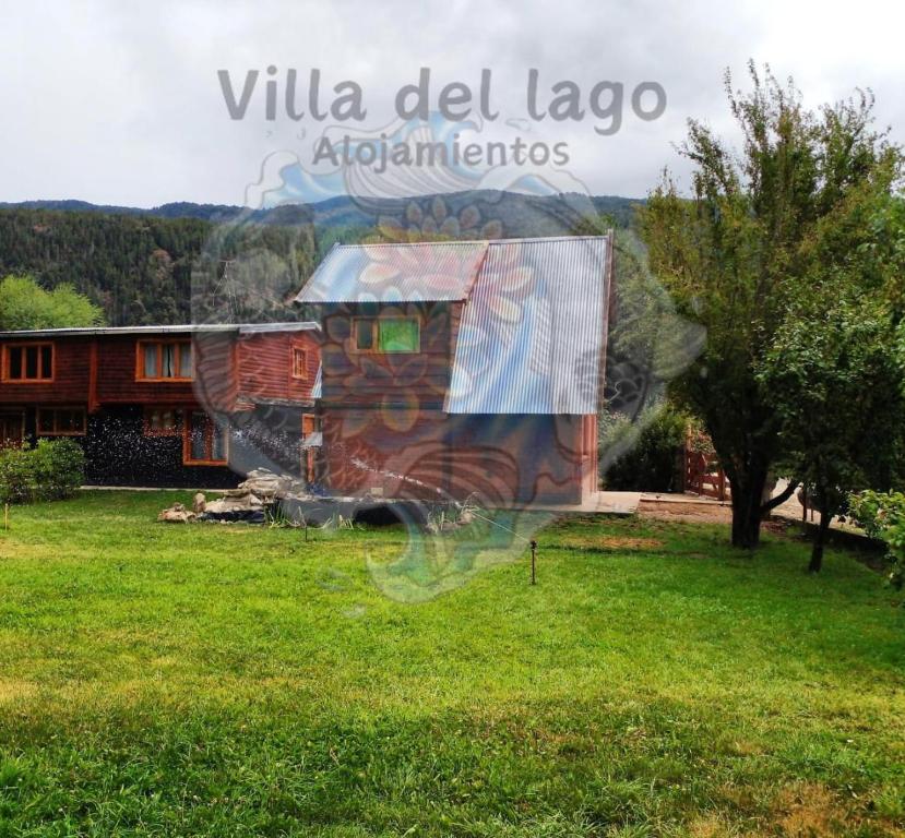 a house with a mural on the side of it at Villa Del Lago Alojamientos in Lago Puelo