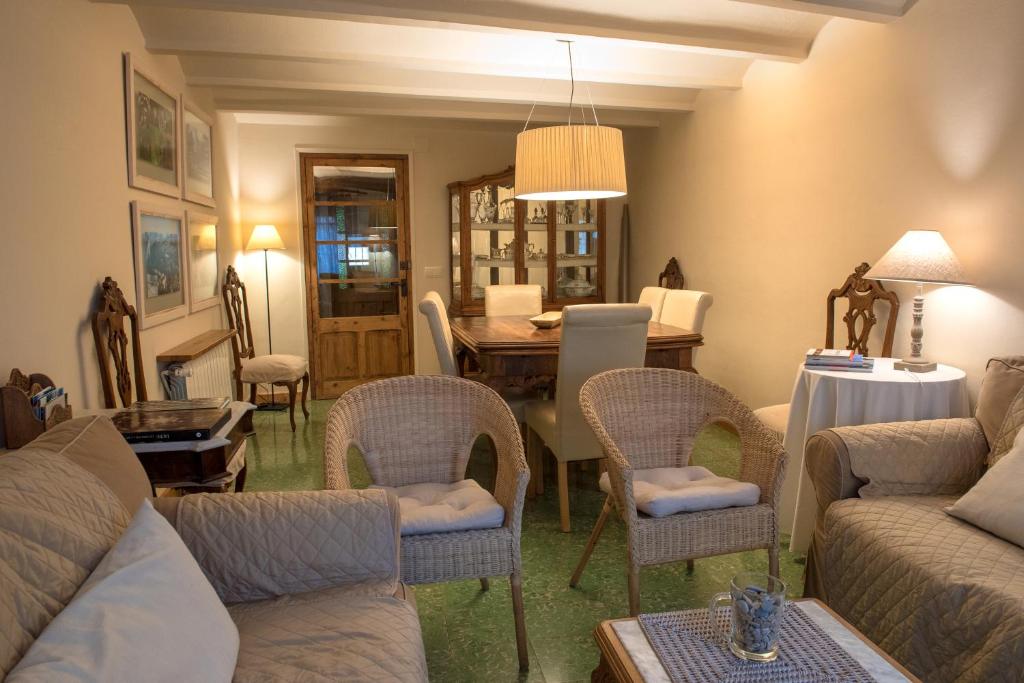 A seating area at Cal Barceló