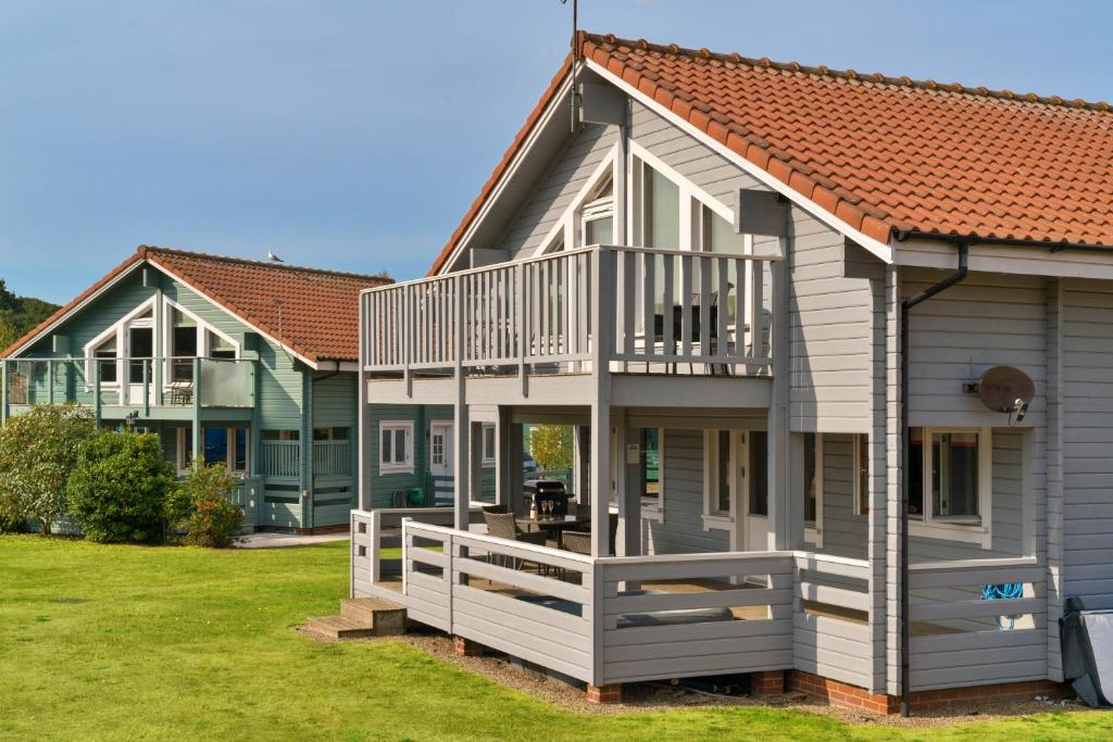 a house with a porch and a deck at Finest Retreats - Puddleduck 