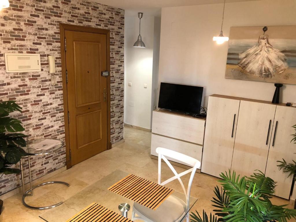TV a/nebo společenská místnost v ubytování precioso apartamento a 50 metros de la playa