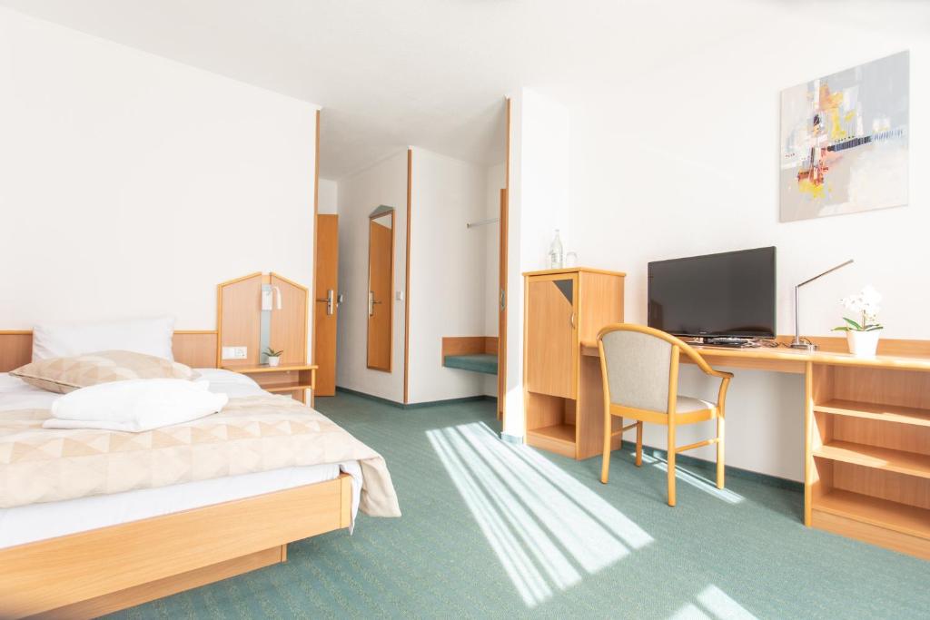 TV a/nebo společenská místnost v ubytování Hotel Bessunger Forst