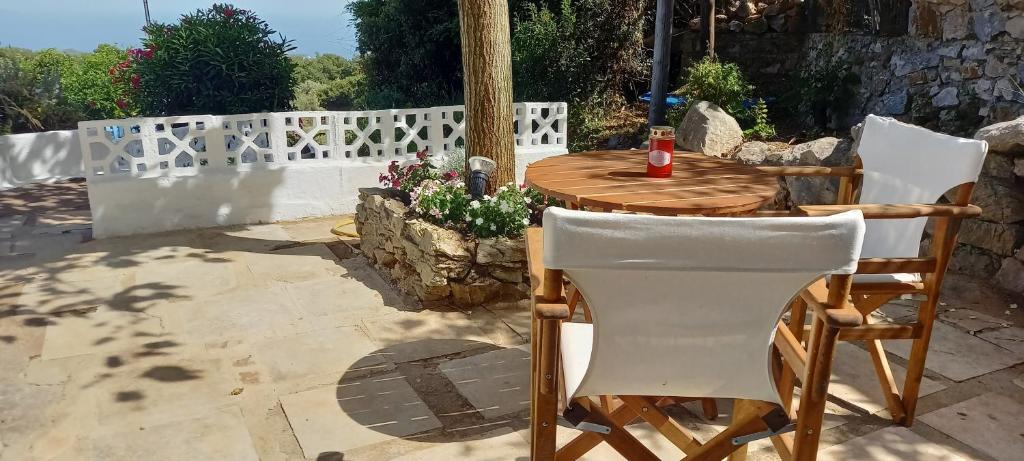 Balkón nebo terasa v ubytování Katafygio, hillside hideaway in Skiathos