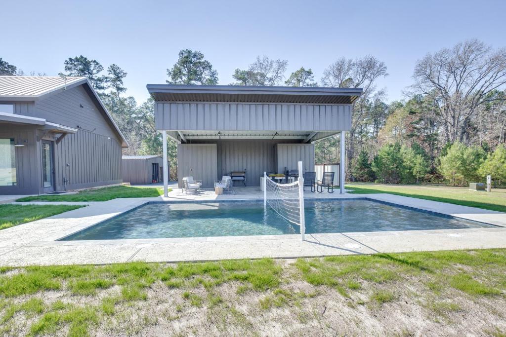 a backyard pool with a volleyball net in it at Kennard Cabin with 3 Casitas - Walk to Fishing Pond! in Kennard