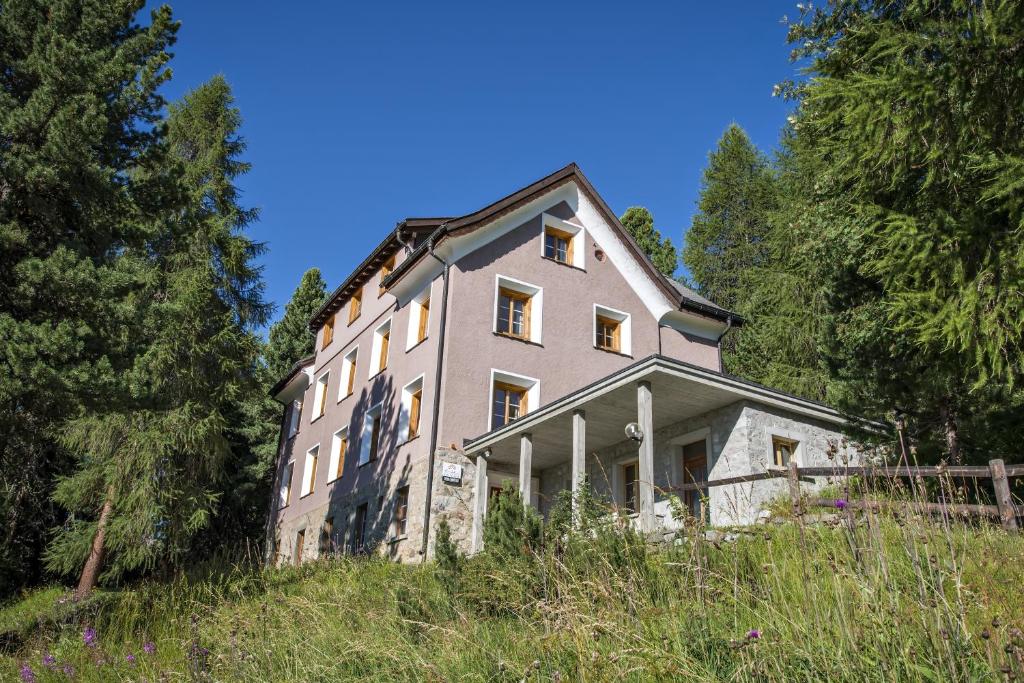 Photo de la galerie de l'établissement Hostel by Randolins, à Saint-Moritz