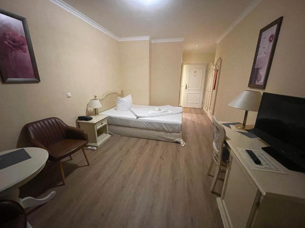 Postel nebo postele na pokoji v ubytování Hotel Bellevue Warnemünde
